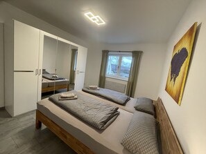 1 bedroom, in-room safe, desk, iron/ironing board
