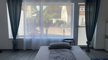 1 Schlafzimmer, Zimmersafe, Schreibtisch, Bügeleisen/Bügelbrett