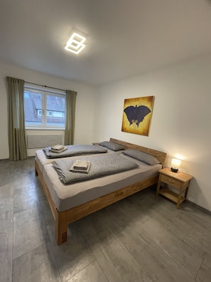 1 bedroom, in-room safe, desk, iron/ironing board