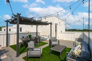 Outdoor dining - Near Downtown | Rooftop | Games (Nashville)