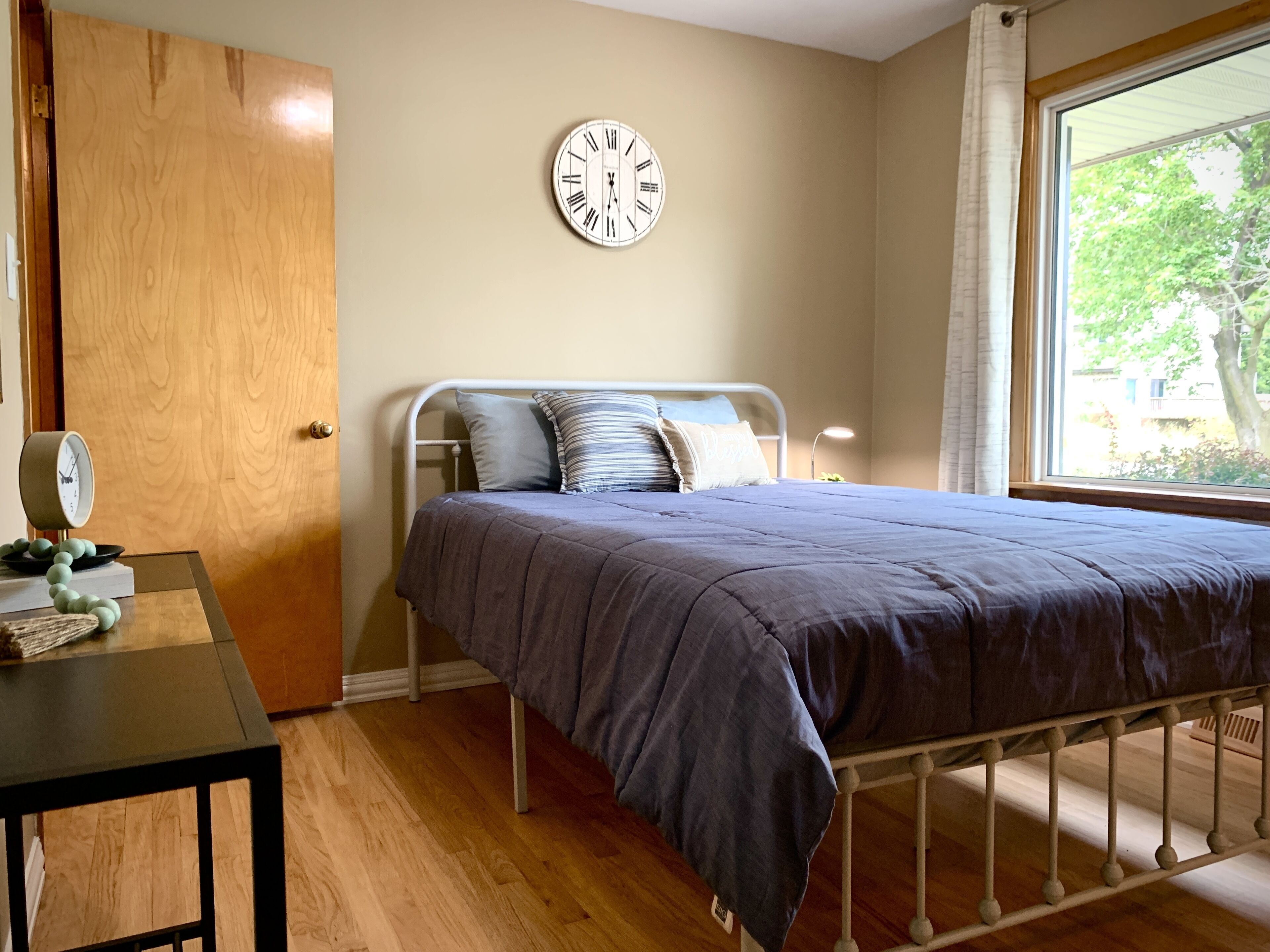 4 Schlafzimmer, Schreibtisch, Bügeleisen/Bügelbrett, Reisekinderbett