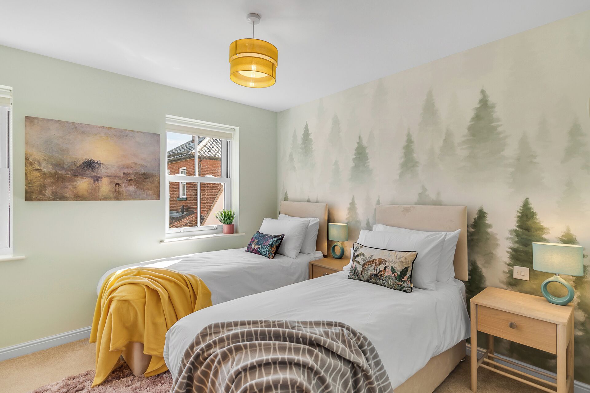 2 bedrooms, desk, iron/ironing board, travel cot