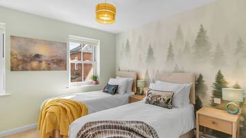 2 bedrooms, desk, iron/ironing board, travel cot
