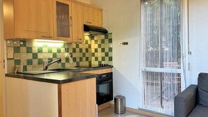 Unclassified image, 3 of 13, button - Ground Floor Apartment with Garden, Near Beach, 4 Sleeps, Bormes-les-Mimosas (Bormes-les-Mimosas)