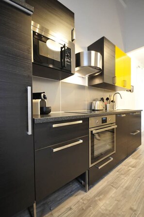 Fridge, microwave, oven, stovetop - Papireto 11 Loft |Charming cozy space at Cathedral (Palermo)