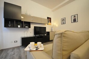 Smart TV, books - Papireto 11 Loft |Charming cozy space at Cathedral (Palermo)