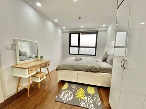 Appartement luxueux, 2 chambres, vue sur la ville | Literie de qualité, couette en duvet, lit avec matelas à plateau-coussin