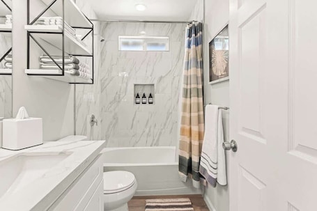 Shower, hair dryer, shampoo. Simi-Valley Apartment By Dream Vacation