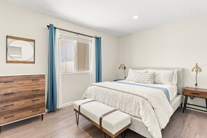 1 Schlafzimmer, Schreibtisch, BĂŒgeleisen/BĂŒgelbrett, Reisekinderbett