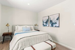 1 bedroom, iron/ironing board, travel crib, free WiFi - Simi-Valley Apartment By Dream Vacation (Simi Valley)
