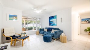 Smart TV - Sapphire Sands, 1/52 Boulder Bay Rd - air con, Wi-Fi, Cot & Highchair (Fingal Bay)