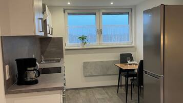 Kühlschrank, Ofen, Herdplatte, Geschirrspüler