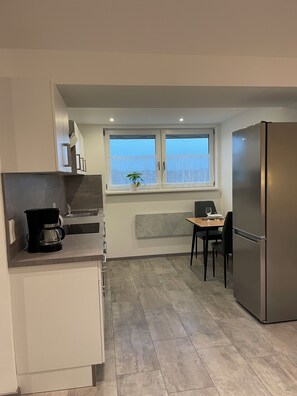 Kühlschrank, Ofen, Herdplatte, Geschirrspüler