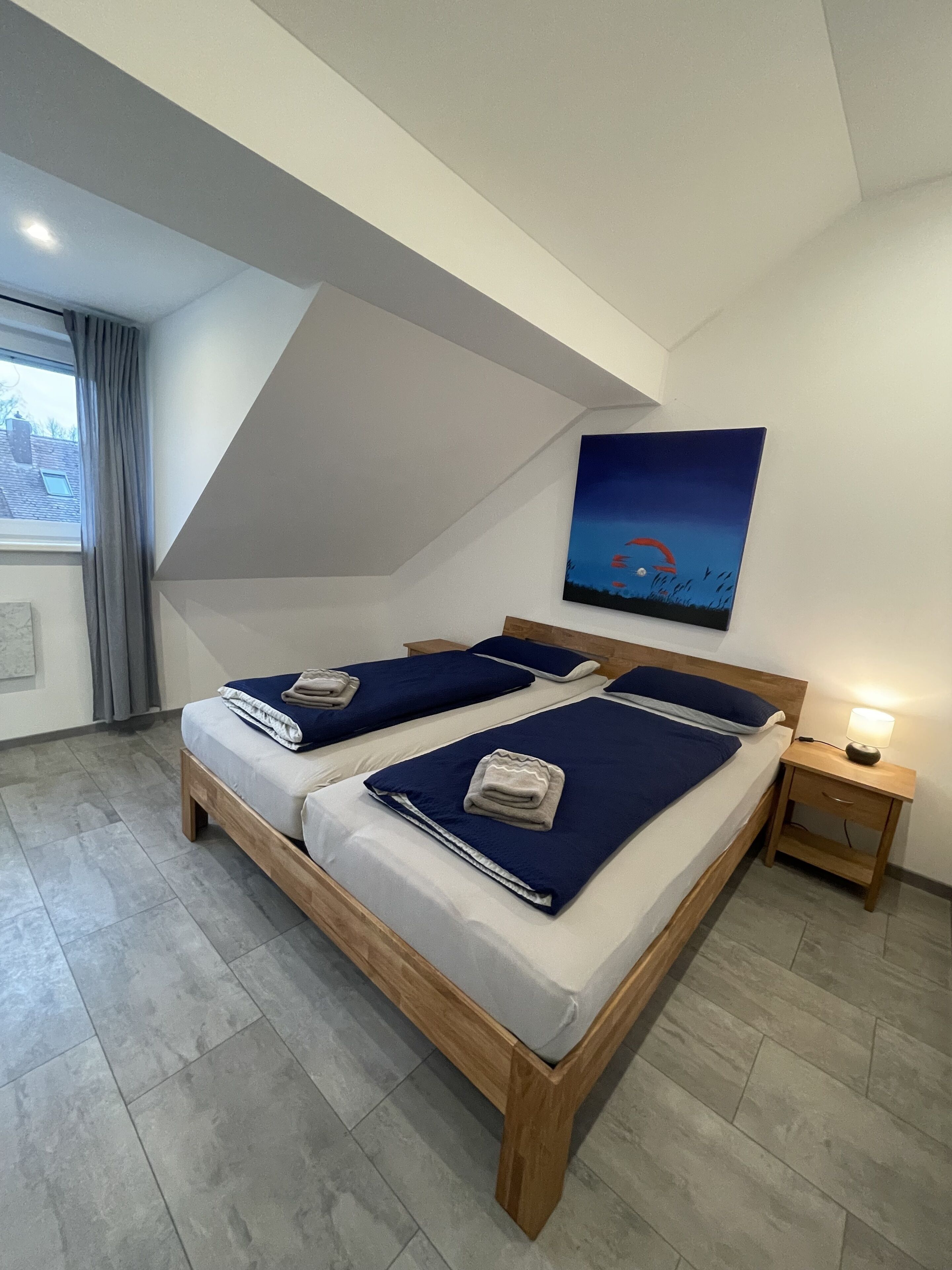 1 Schlafzimmer, Zimmersafe, Schreibtisch, Bügeleisen/Bügelbrett