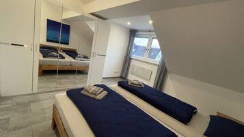 1 bedroom, in-room safe, desk, iron/ironing board