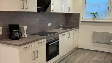 Kühlschrank, Ofen, Herdplatte, Geschirrspüler