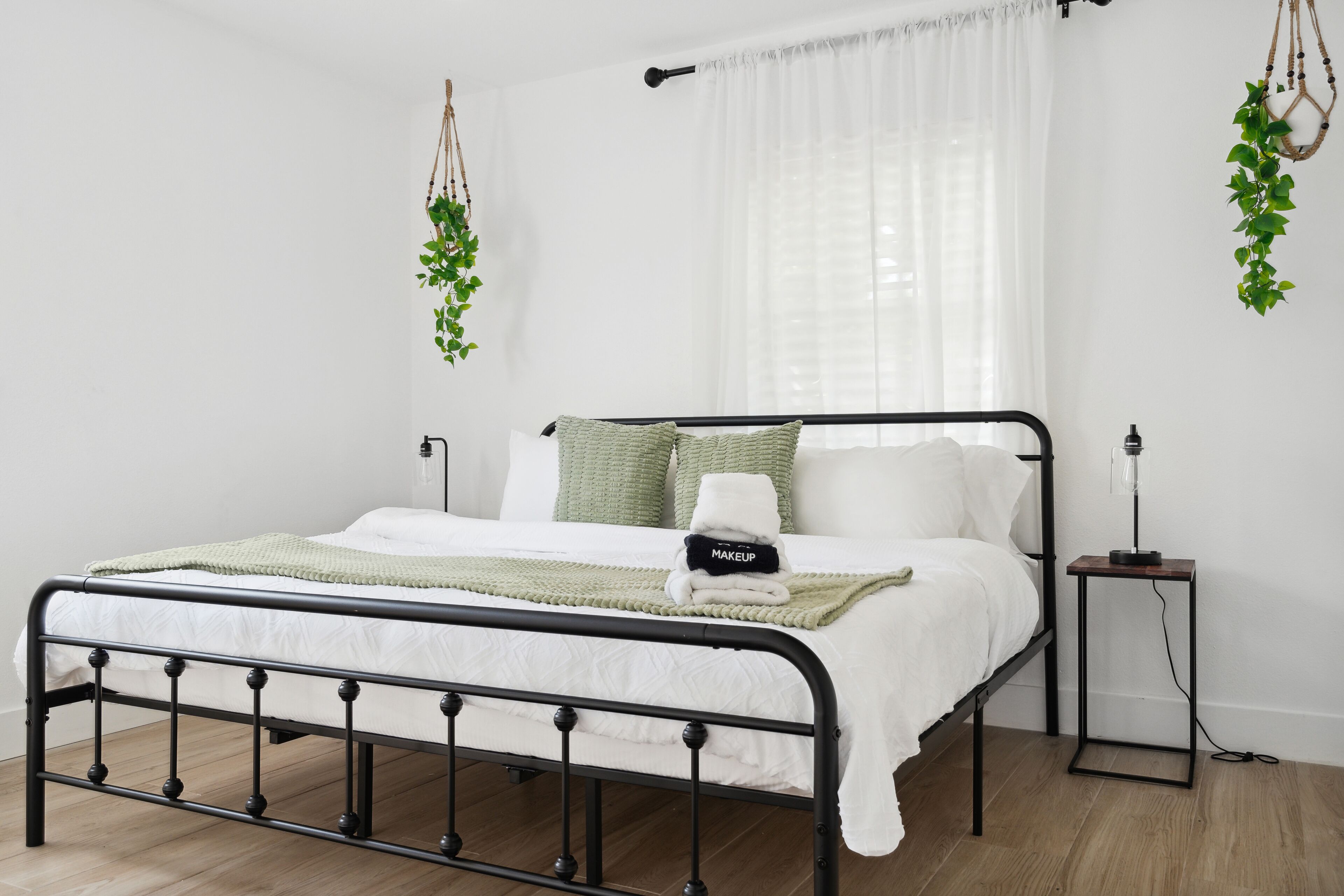 3 bedrooms, desk, iron/ironing board, travel cot