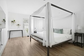 3 bedrooms, desk, iron/ironing board, travel cot