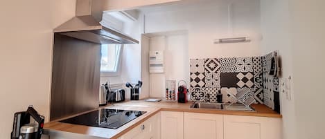 Fridge, microwave