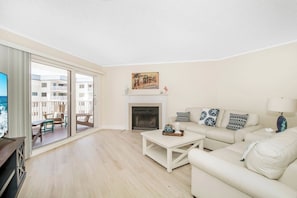 Smart TV, fireplace, computer monitors - 4th Floor Poolside 3BR | Panoramic Gulf Views | Heated Pool, Hot Tub, Sleeps 11 (Indian Shores)