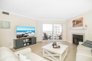 Älytelevisio, takka, tietokoneen näyttö