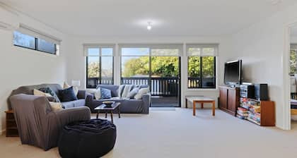 Broadwater Coastal Cottage