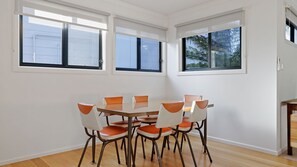 Dining - Broadwater Coastal Cottage (Cape Woolamai)