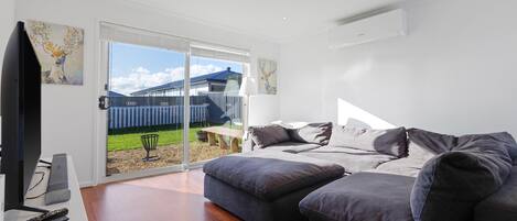 Televisión, chimenea