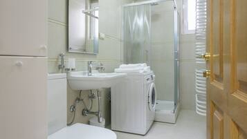 City Apartment, 2 Bedrooms | Bathroom | Shower, hydromassage showerhead, hair dryer, bidet