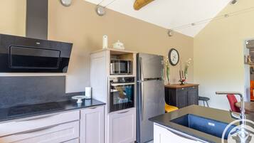 Réfrigérateur, micro-ondes, four, lave-vaisselle