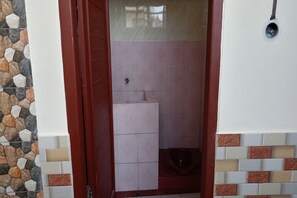 Economy Double Room | Bathroom | Shower, free toiletries, towels - Hotel O Kost Elisabeth Syariah (Malang)