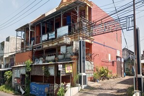 Front of property - Hotel O Kost Elisabeth Syariah (Malang)