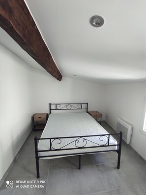 1 bedroom, bed sheets - Centre Village Provence Verte, Appartement 2 Pièces, Lumineux et Cosy (Carcès)