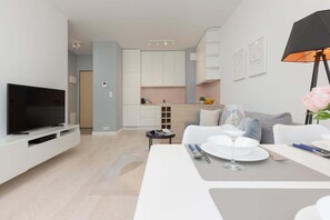 TV - Stylish Apartment in Wilanow | Balcony and Air Conditioning (Warszawa)