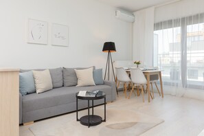 TV - Stylish Apartment in Wilanow | Balcony and Air Conditioning (Warszawa)