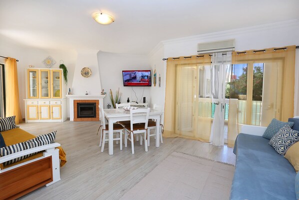 TV - Apartment in Condominium with Swimming Pool (Alvor)