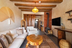 Junior SUIT Terasli & Nature View | Premium bedding, free minibar items, in-room safe, desk - Mavi At Hotel (Sariyer)