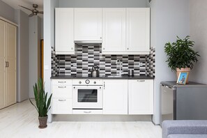 Microonde, lavastoviglie, macchina per tè/caffè