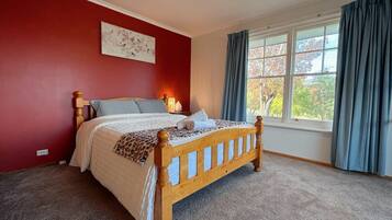 3 bedrooms, desk, iron/ironing board, travel cot