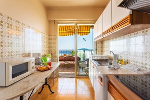 Frigorifero, microonde, forno, lavastoviglie