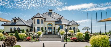 Fachada de la propiedad