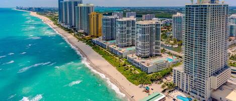 Am Strand, Liegestühle, Strandtücher