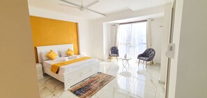 3 slaapkamers, een bureau, een strijkplank/strijkijzer, wifi