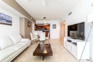 TV, offices - Wow! Sunny Amazing Ocean Views - Great Location in Sunny Isles - Sleeps 5 (Sunny Isles Beach)