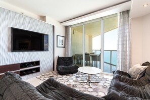 Televisión y oficina 