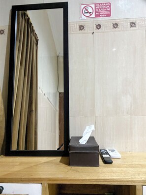Family Room | 1 bedroom, desk, free WiFi - De Patuk Homestay (Yogyakarta)