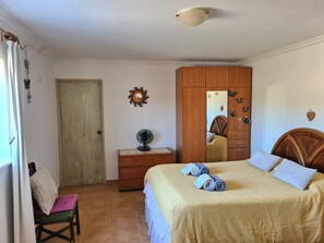 2 quartos, ferros/tábuas de passar roupa, Wi-Fi de cortesia