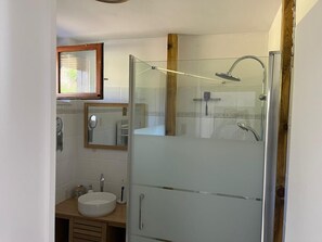 Dusche, Handtücher, Toilettenpapier