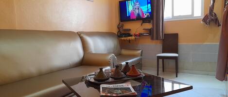 Smart TV, videogiochi, lettore DVD, libri