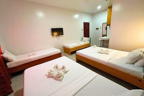 1 bedroom, desk, bed sheets